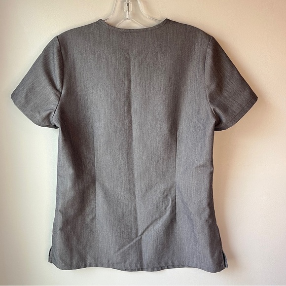 FIGS Technical Collection Grey V-Neck Pocket Short Sleeve Scrub Top - Picture 2 of 7